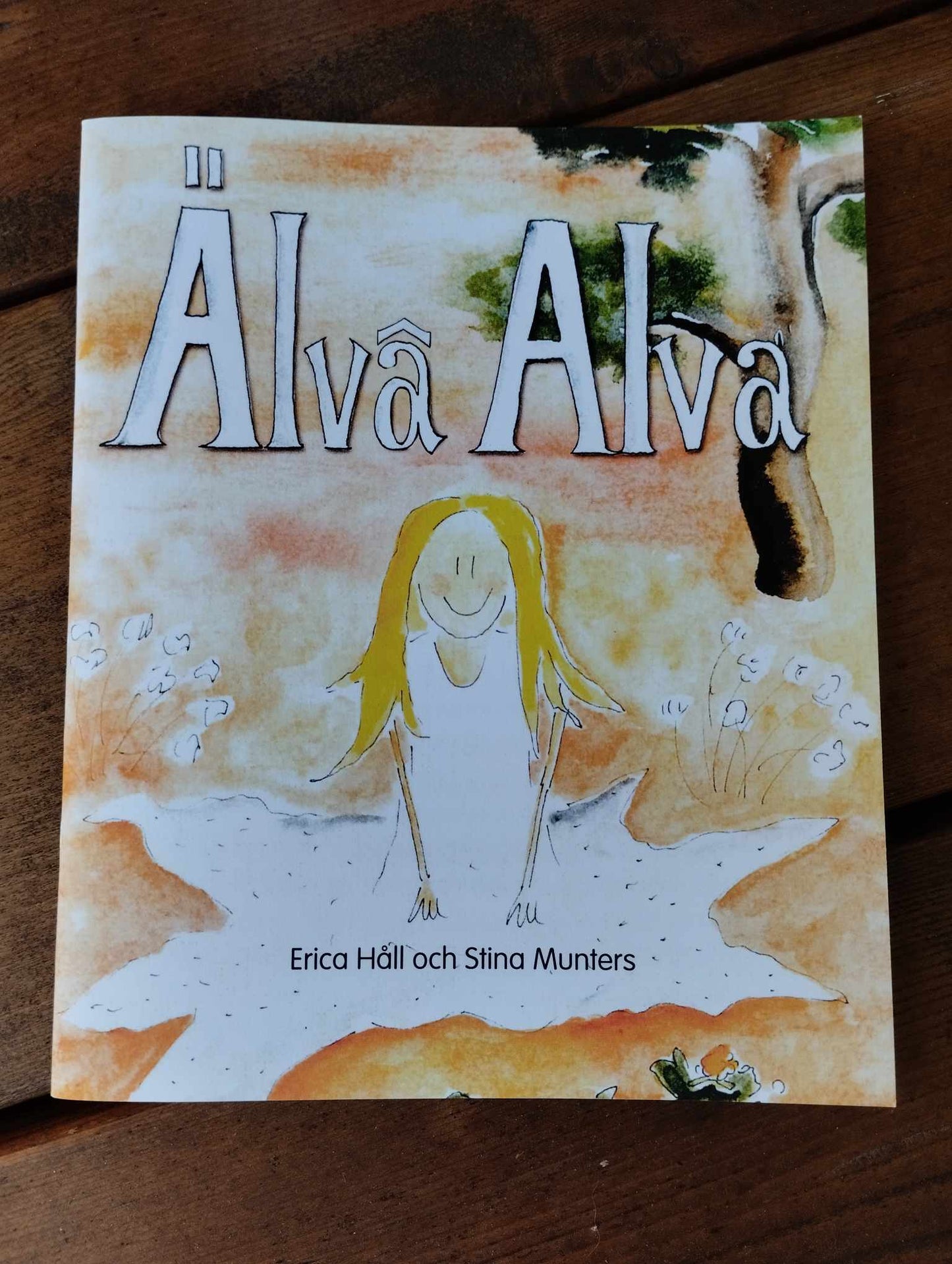 Älva Alva - sagobok på Järnamål.